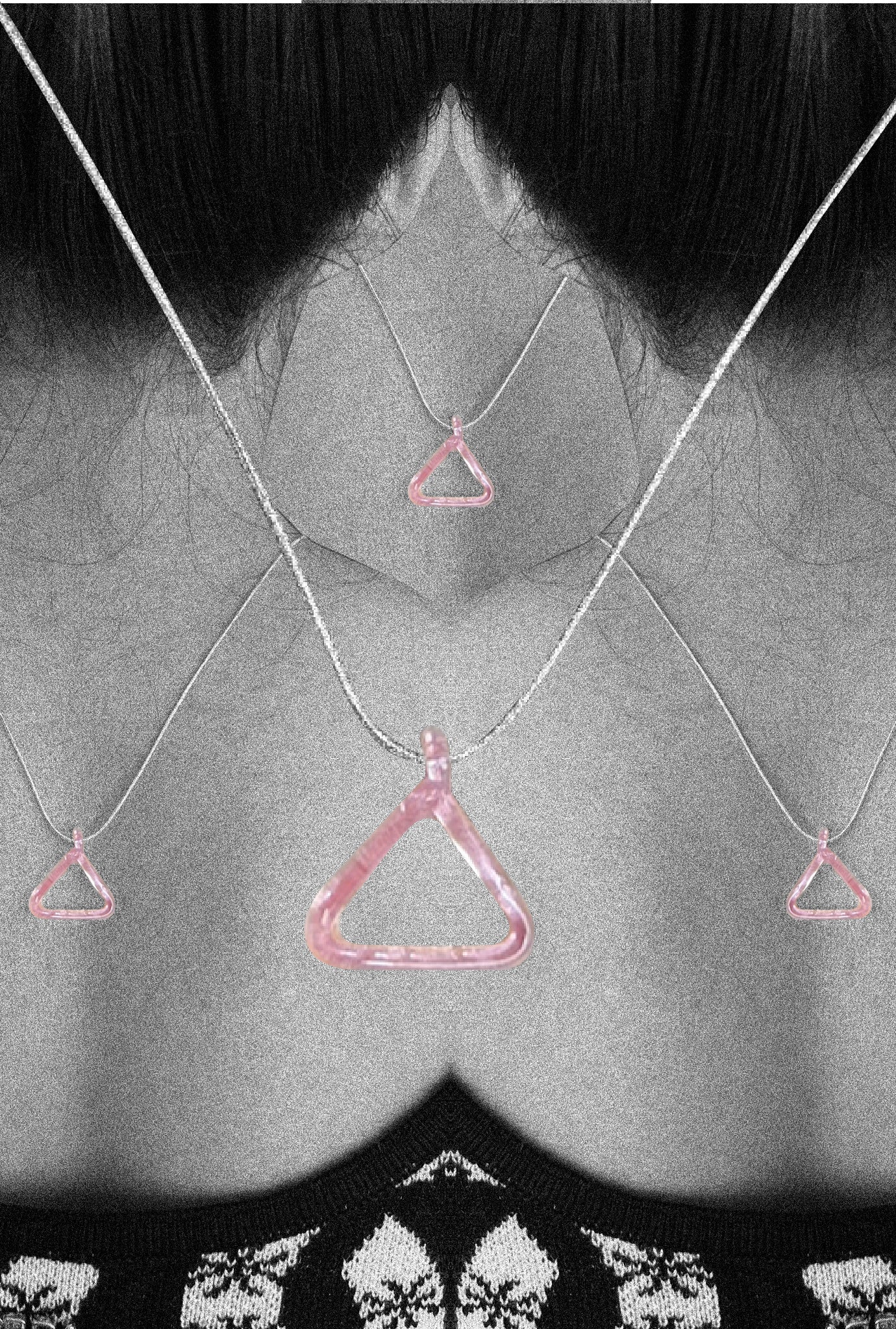 Collar // Triángulo Rosado